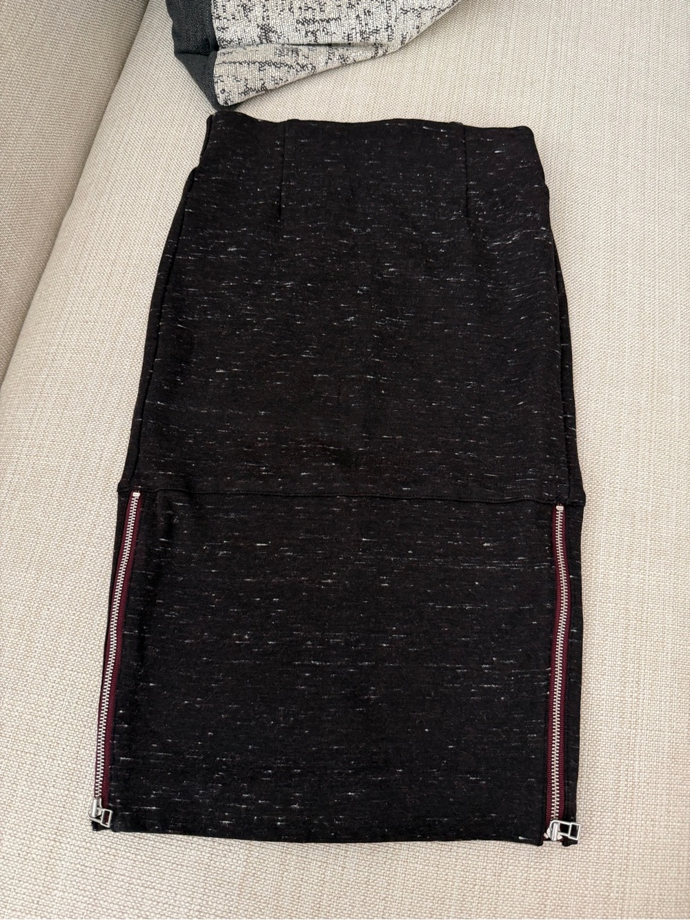 NEW Wilfred Aritzia Zip Pencil Skirt